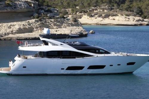 Cruise Antibes on this amazing yacht !
