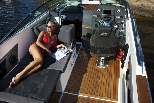 This 27.0' Nordkapp cand take up to 8 passengers around Hvar