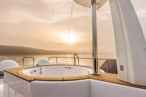 Ferretti Yachts Custom Line's 91.0 feet in Antibes