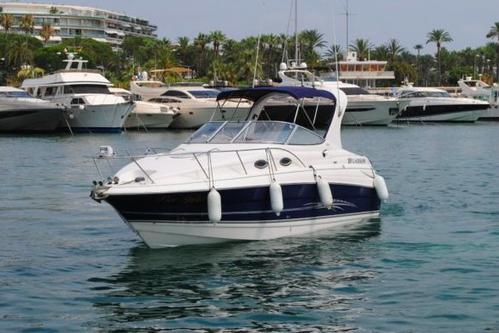 Ride this lovely motorboat on Cannes waters !