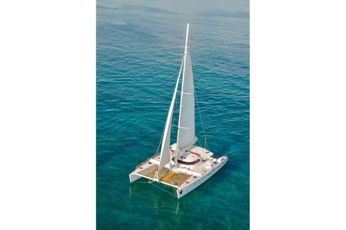 Invite all of your friends on this huge catamaran for a day in Cancun !