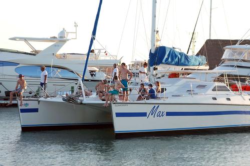 Enjoy incredible views with your friends on this cat !