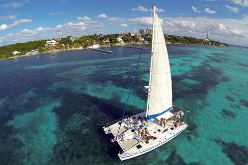 Boating is fun with a Catamaran in Cancun