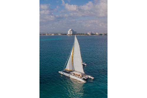 Enjoy Cancun's sun on this incredible catamaran !