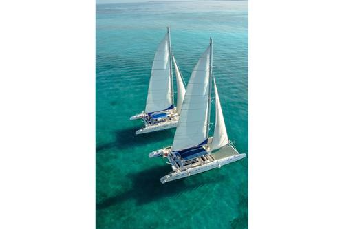 Take a ride to paradise onboard this catamaran !