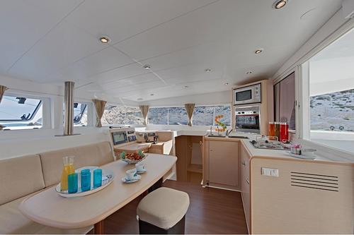 Up to 12 persons can enjoy a ride on this Lagoon-Beneteau boat