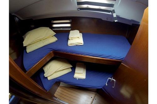 Up to 10 persons can enjoy a ride on this Classic boat