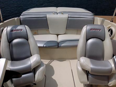 This 17.7' Sea Ray cand take up to 6 passengers around Rio Caldo
