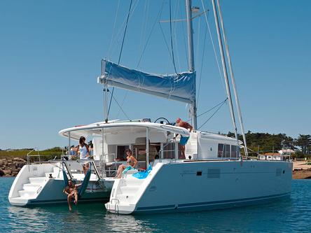 Boating is fun with a Lagoon in Alimos