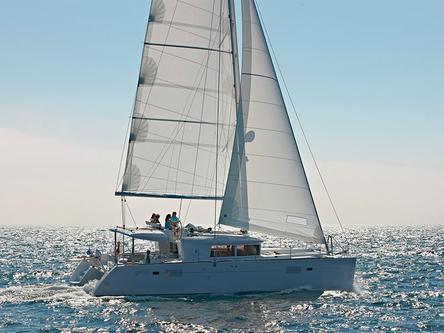 Enjoy a wonderful vacation on board our Lagoon 450