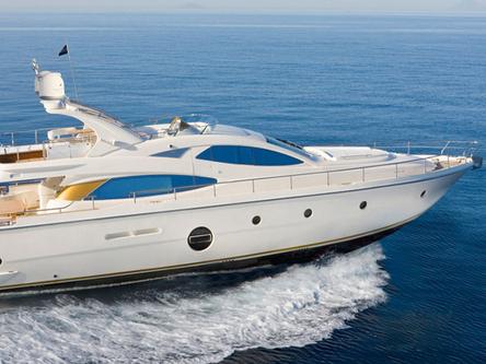 The ideal superyacht for socializing and entertaining with family and friends