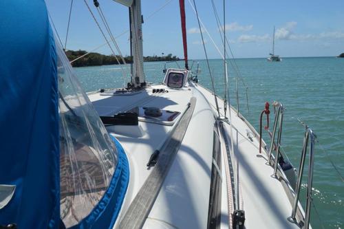 Jeanneau's 45.1 feet in True Blue