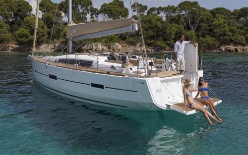 Discover La Marina surroundings on this 460 Grand Large Liberty Dufour boat
