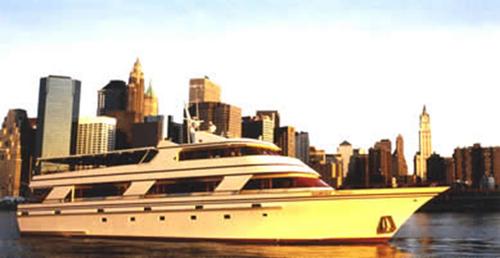 Discover Freeport surroundings on this Custom Custom boat