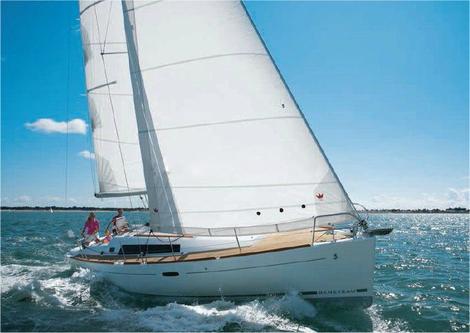 Explore France onboard this Beneteau Cyclades 39