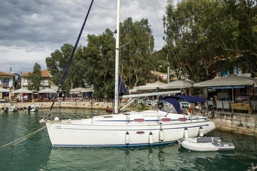 Up to 8 persons can enjoy a ride on this Bavaria boat