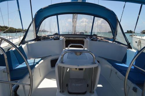 Jeanneau's 45.1 feet in True Blue