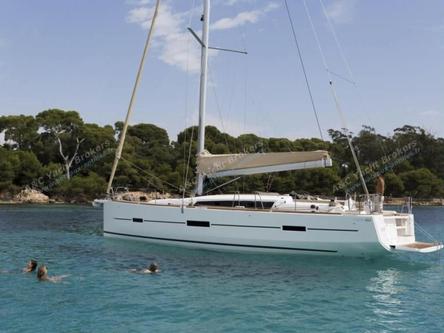 Up to 10 persons can enjoy a ride on this Dufour boat