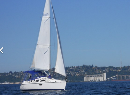 Up to 6 persons can enjoy a ride on this Sloop boat