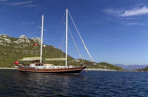 Experience pure luxury & comfort aboard 79' classic sailing yacht