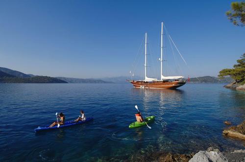 Discover Marmaris surroundings on this Custom Custom boat