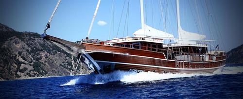 101.7 feet Custom in great shape
