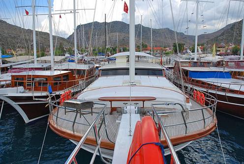 This 75.45' Custom cand take up to 16 passengers around Marmaris