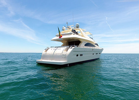 Boating is fun with a Motor yacht in Cascais