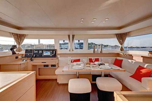 Discover Pontine Islands surroundings on this Lagoon 450 Custom boat