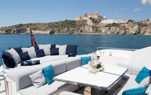 Discover ibiza surroundings on this Predator 92 Sunseeker boat