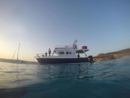 This 111.0' Custom cand take up to 24 passengers around Qala