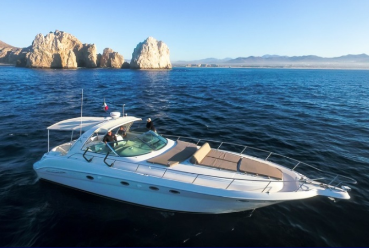 Climb aboard Elegant Sea Ray 46 and explore Mexico
