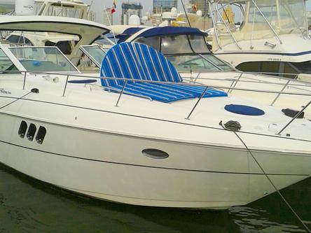 This 38.0' Custom cand take up to 10 passengers around Bolívar