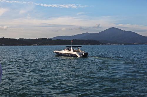 This Motor Boat Rental is perfect to enjoy Langkawi