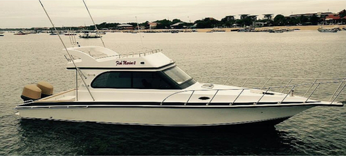 Beautiful 37 ft motor boat for charter, ideal for fun in the sun