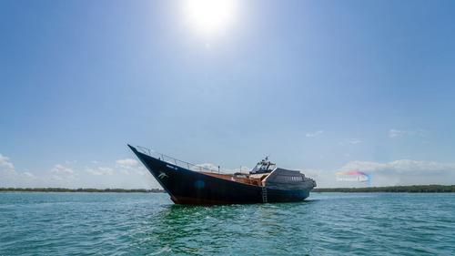 Boating is fun with a Motor yacht in Bali