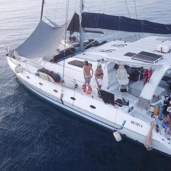 Discover Thulusdhoo surroundings on this Custom Custom boat