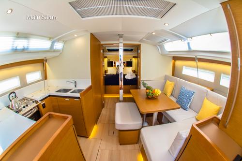 Up to 10 persons can enjoy a ride on this Jeanneau boat