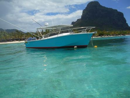 Get the perfect boat for fishing in Mauritius