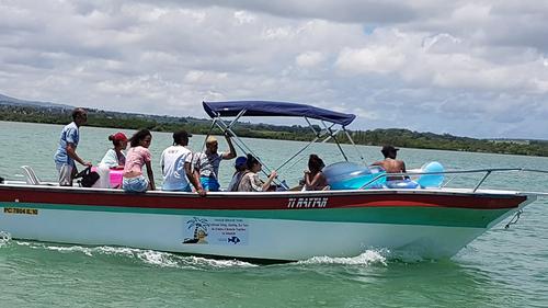 This Center console rental is perfect to enjoy Riviere Du Rempart, Mauritius