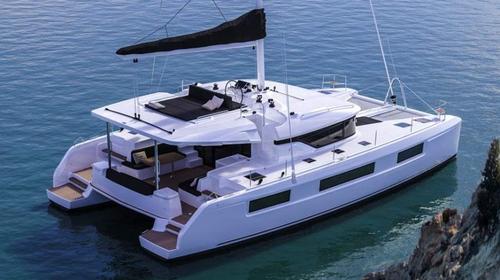This 48.0' Custom cand take up to 12 passengers around Port Klang