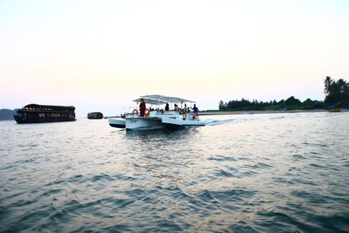 Boat rental in Morjim, 