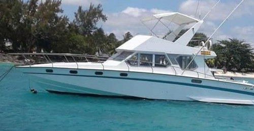 Hop aboard this amazing  motor boat rental in Mauritius!