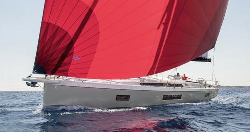 Up to 12 persons can enjoy a ride on this Monohull boat