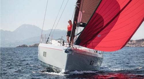 This 52.0' Oceanis cand take up to 12 passengers around Le Marin