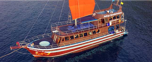 Discover Koh Samui in style sailing on this sail boat rental