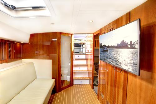 This 55.0' Riviera cand take up to 22 passengers around Sydney
