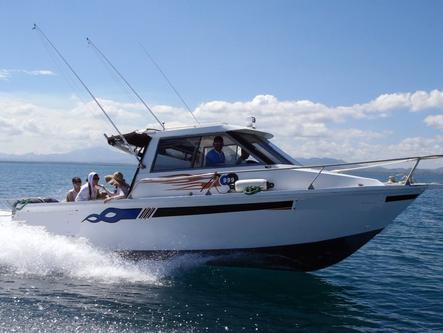 This motor boat rental is perfect to enjoy Nadi