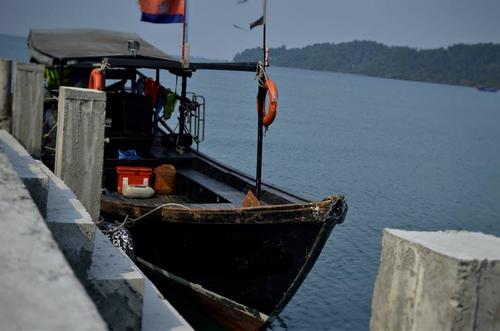 Up to 30 persons can enjoy a ride on this Center console boat