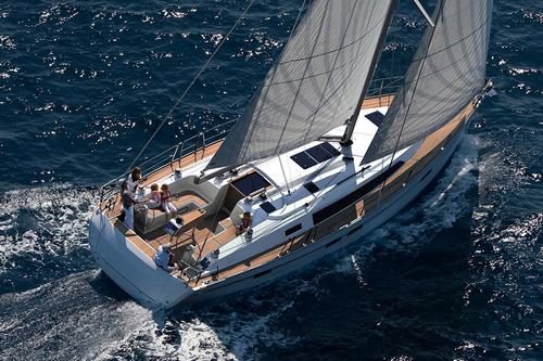 Up to 6 persons can enjoy a ride on this Bavaria boat